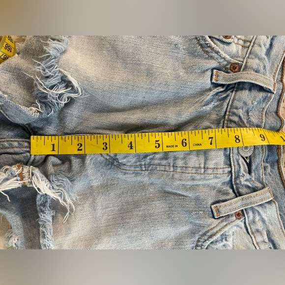 Levi’s 501 Buttonfly Frayed Denim Shorts Leather Patch Distressed - Picture 7 of 8